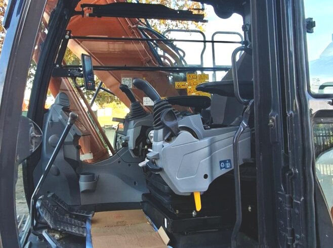 Hitachi ZX210LC-7