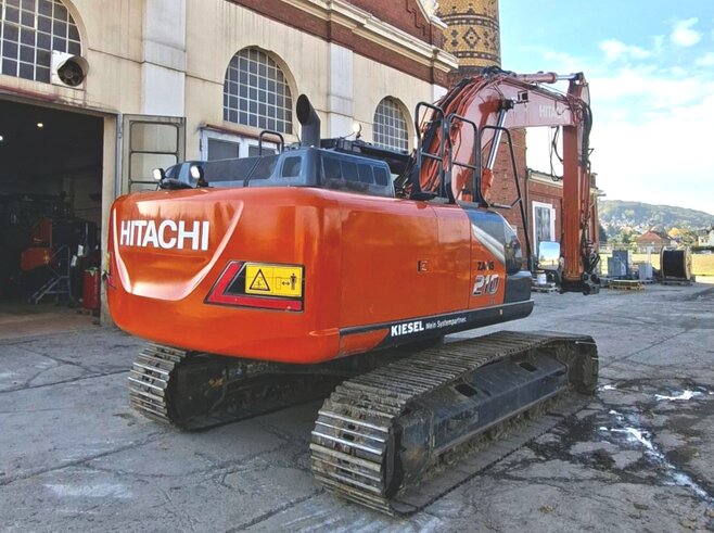 Hitachi ZX210LC-7