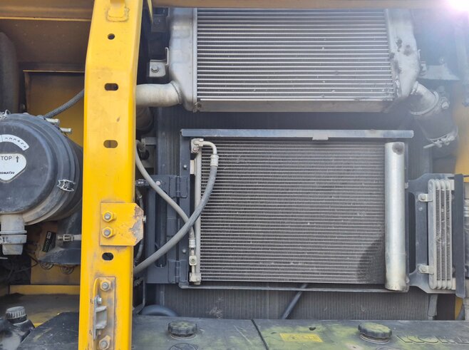 Komatsu PC210LC-10