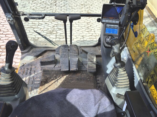 Komatsu PC210LC-10