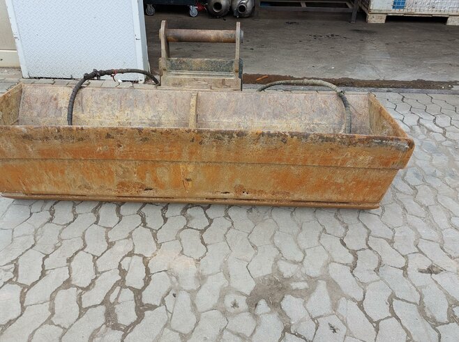 Grabenräumlöffel schwenkbar 1800mm