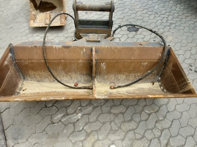 Grabenräumlöffel schwenkbar 1800mm