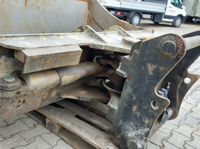 Lehner Grabenräumlöffel schwenkbar 1800mm