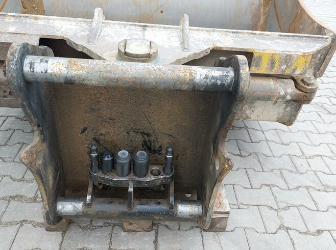 Lehner Grabenräumlöffel schwenkbar 1800mm