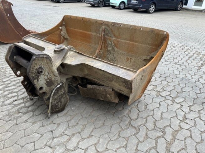 Winkelbauer Grabenräumlöffel schwenkbar 1800mm