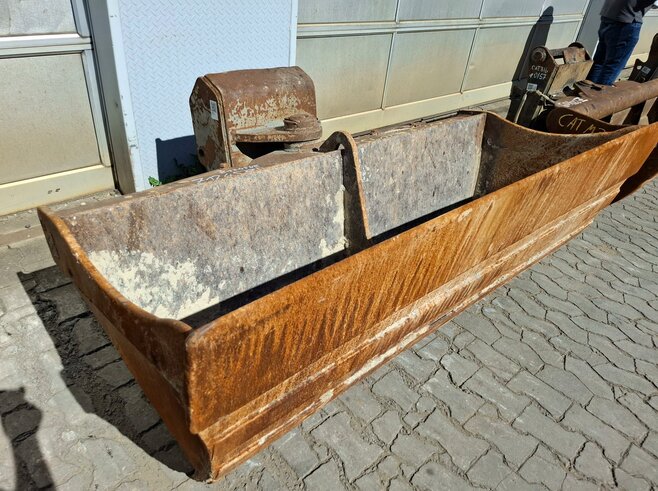Winkelbauer Grabenräumlöffel schwenkbar 2000mm