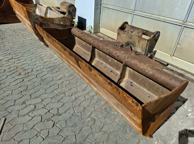 Grabenräumlöffel schwenkbar 2000mm