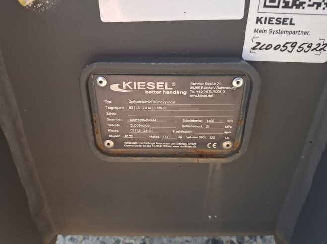 Rädlinger Grabenräumlöffel schwenkbar KGL03H-1200