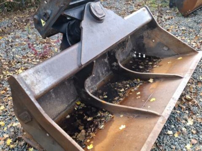 Rädlinger Grabenräumlöffel schwenkbar 2200mm