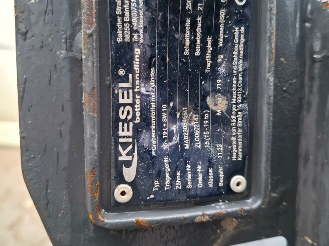 Rädlinger Grabenräumlöffel schwenkbar KGL19H-2000