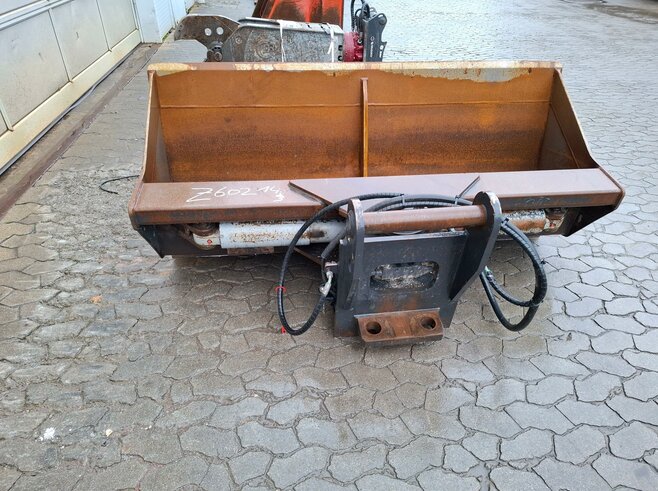 Rädlinger Grabenräumlöffel schwenkbar KGL19H-2000