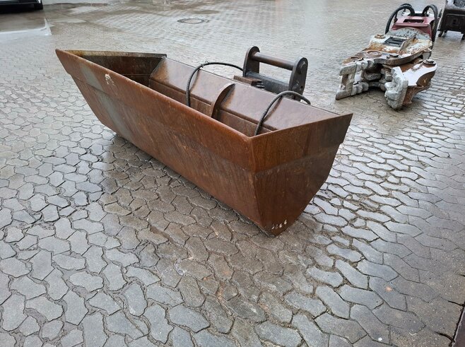 Schwenktieflöffel 2000mm