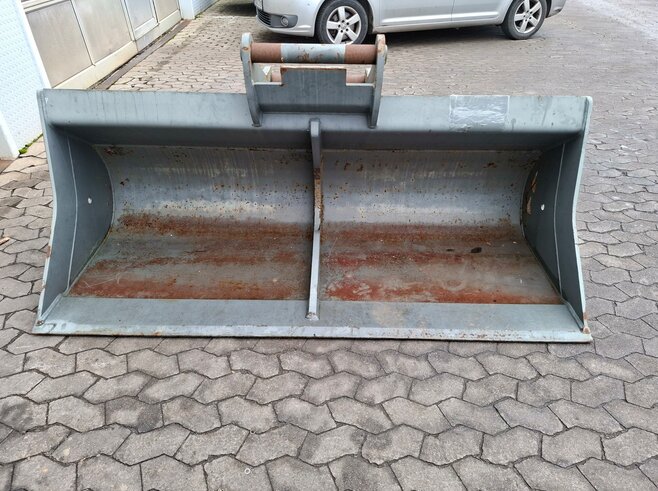 Paal Grabenräumlöffel starr 2200