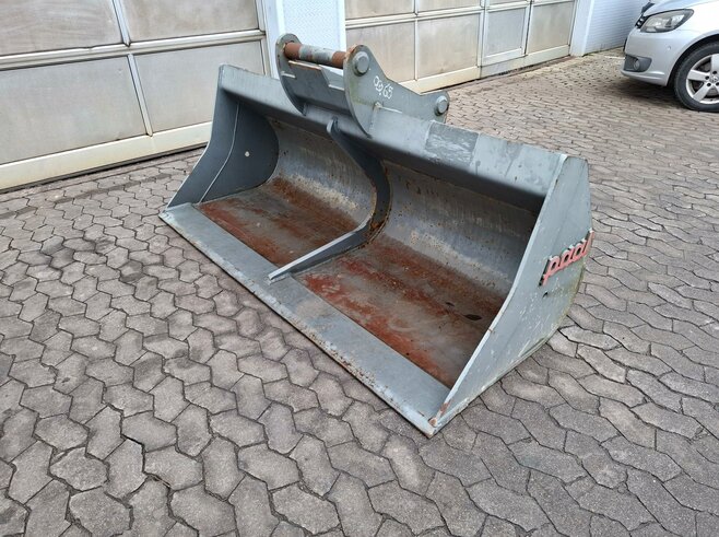 Paal Grabenräumlöffel starr 2200