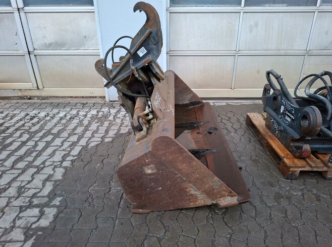 Grabenräumlöffel schwenkbar 1800mm