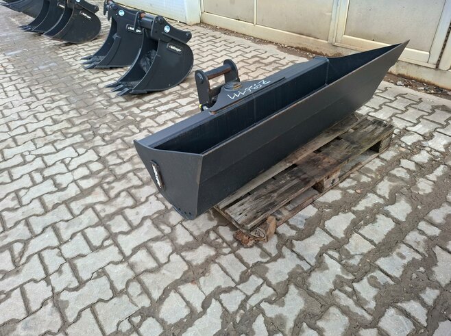 Rädlinger Grabenräumlöffel schwenkbar KGL05H-1400