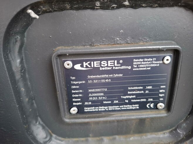 Rädlinger Grabenräumlöffel schwenkbar 1400mm KGL05H-1400