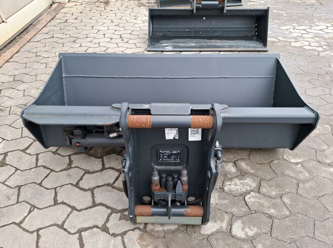 Rädlinger Grabenräumlöffel schwenkbar 1400mm KGL05H-1400