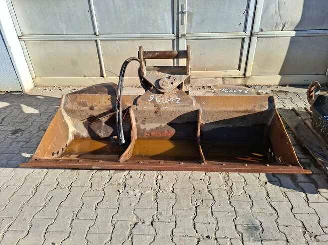 Grabenräumlöffel schwenkbar 1200mm