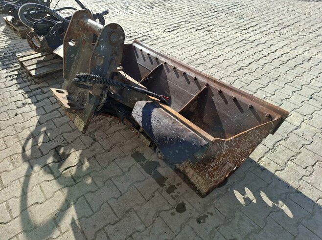 Grabenräumlöffel schwenkbar 1200mm