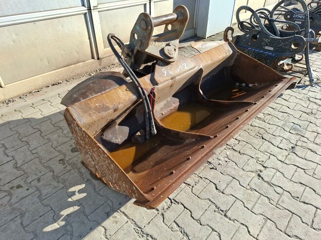 Grabenräumlöffel schwenkbar 1200mm