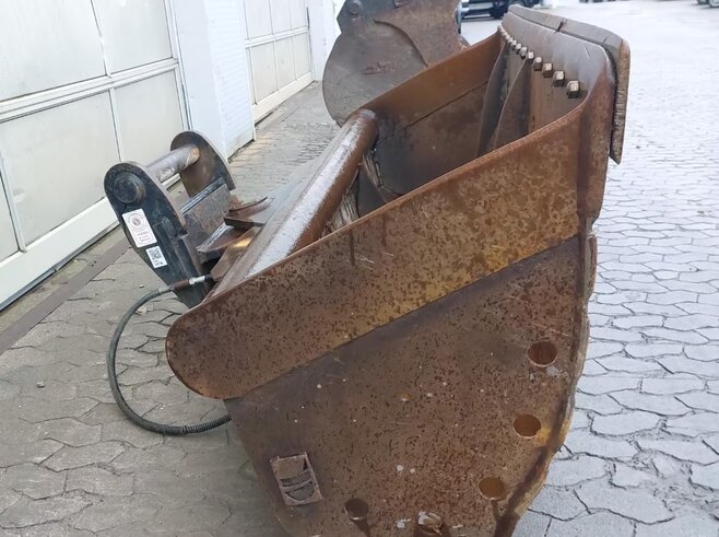 LRT Grabenräumlöffel schwenkbar 2400mm