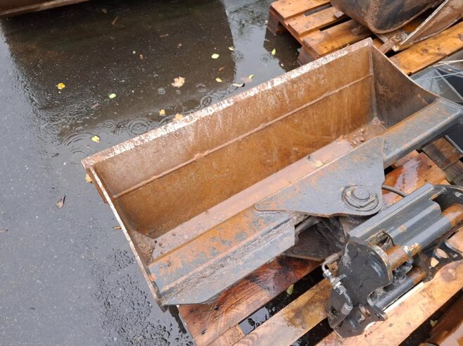 Rädlinger Grabenräumlöffel schwenkbar KGL03H-1200