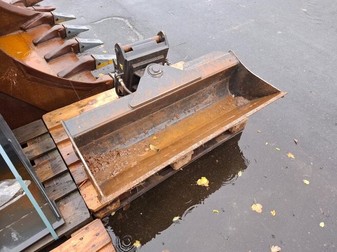 Rädlinger Grabenräumlöffel schwenkbar KGL03H-1200