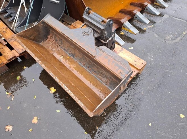 Rädlinger Grabenräumlöffel schwenkbar KGL03H-1200