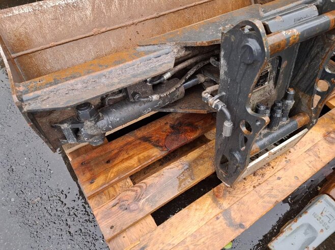 Rädlinger Grabenräumlöffel schwenkbar KGL03H-1200