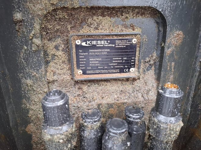 Rädlinger Grabenräumlöffel schwenkbar KGL03H-1200