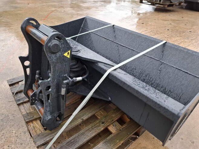 Rädlinger Grabenräumlöffel schwenkbar KGL05H-1400