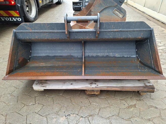 Rädlinger Grabenräumlöffel starr KGL08S-1500