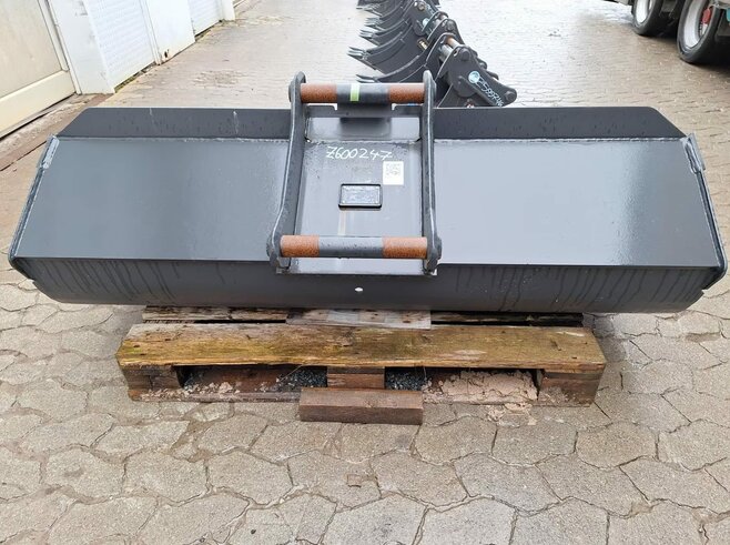 Rädlinger Grabenräumlöffel starr KGL08S-1600