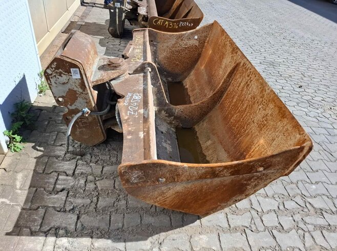 Winkelbauer Grabenräumlöffel schwenkbar 2000mm