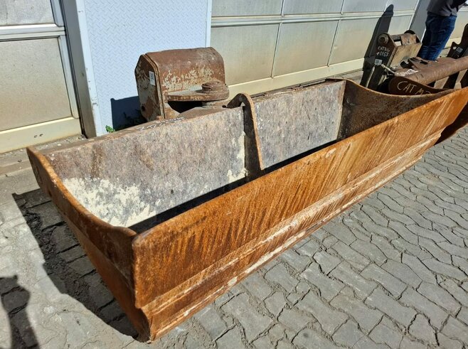 Winkelbauer Grabenräumlöffel schwenkbar 2000mm