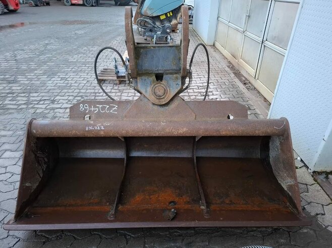 Grabenräumlöffel schwenkbar 1800mm