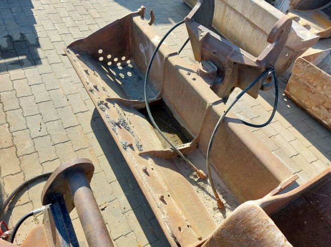 Grabenräumlöffel schwenkbar 2000 mm, CW40