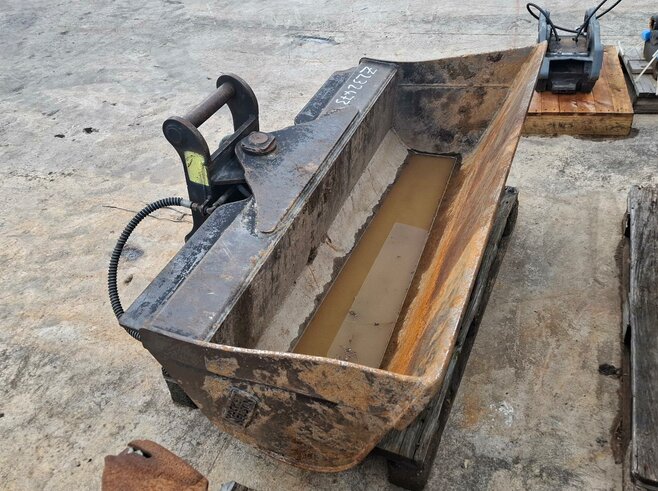 Rädlinger Grabenräumlöffel schwenkbar 1500mm
