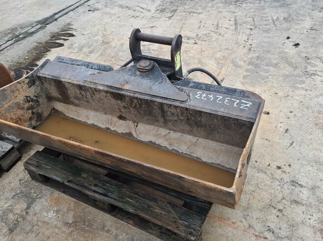 Rädlinger Grabenräumlöffel schwenkbar 1500mm