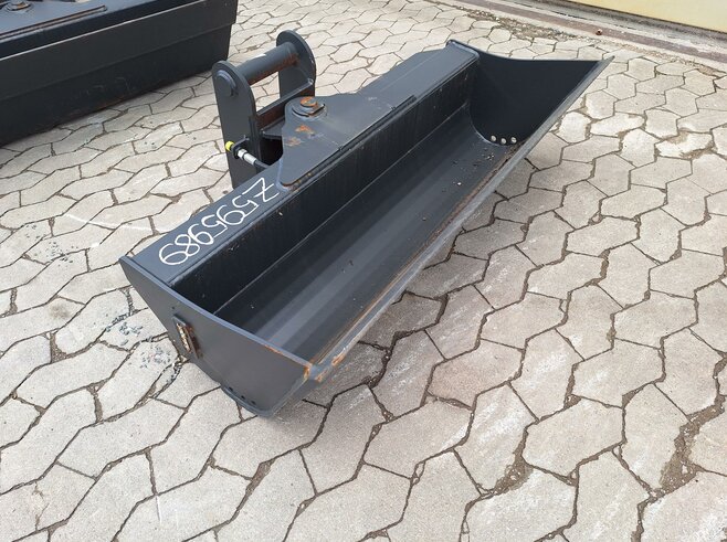 Rädlinger Grabenräumlöffel schwenkbar 1200mm