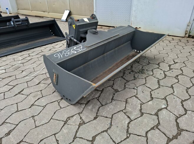 Rädlinger Grabenräumlöffel schwenkbar 1200mm KGL03H-1200