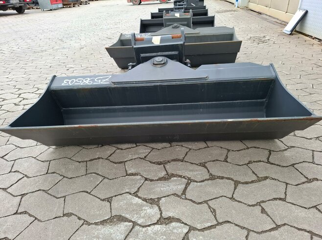 Rädlinger Grabenräumlöffel schwenkbar 1200mm KGL03H-1200