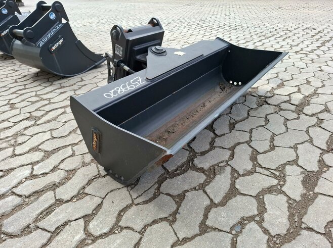 Rädlinger Grabenräumlöffel schwenkbar 1200mm KGL03H-1200