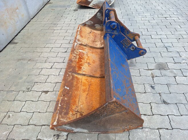 ZFE Grabenräumlöffel Starr 1800mm