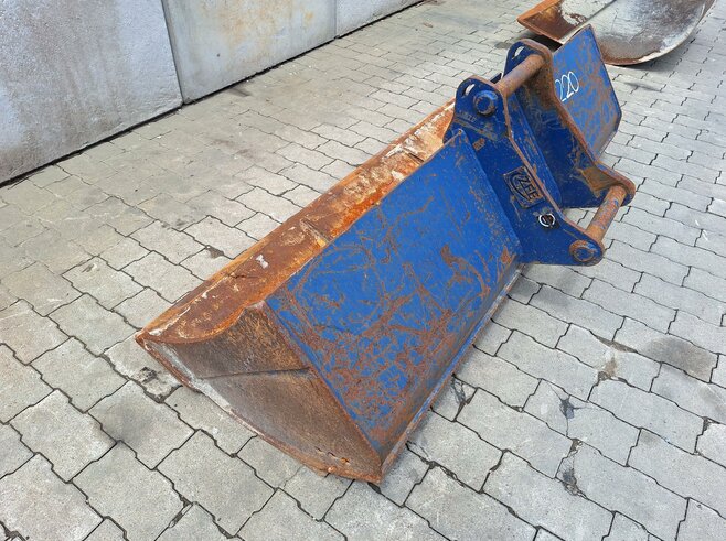 ZFE Grabenräumlöffel Starr 1800mm