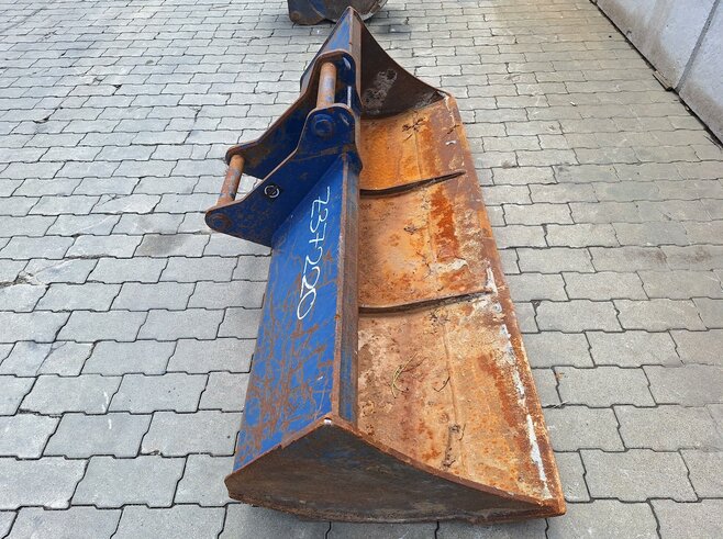 ZFE Grabenräumlöffel Starr 1800mm