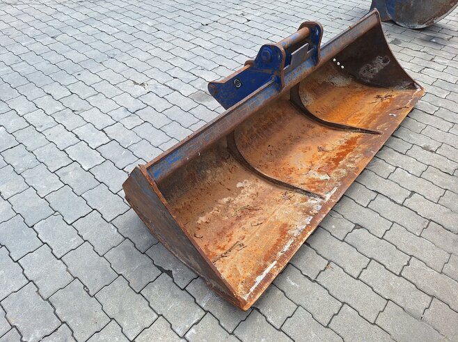 ZFE Grabenräumlöffel Starr 1800mm