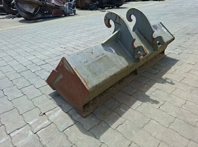 Reschkatec Grabenräumlöffel Starr 1500mm