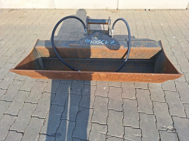 Rädlinger Grabenräumlöffel schwenkbar 1200 mm